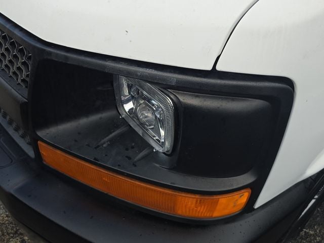 2005 Chevrolet Express Van G1500 Base 135 WB