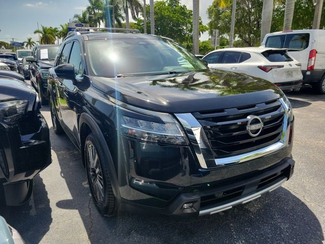 2022 Nissan Pathfinder SL