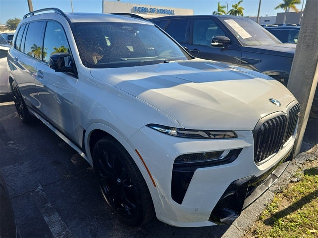 2025 BMW X7 M60i