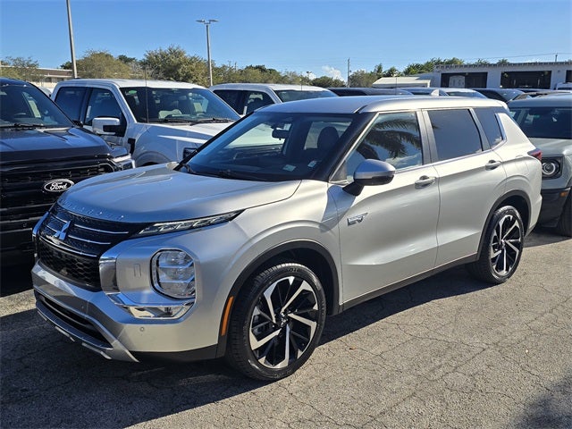 2023 Mitsubishi Outlander PHEV SE