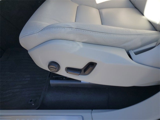 2023 Volvo XC90 B5 Plus